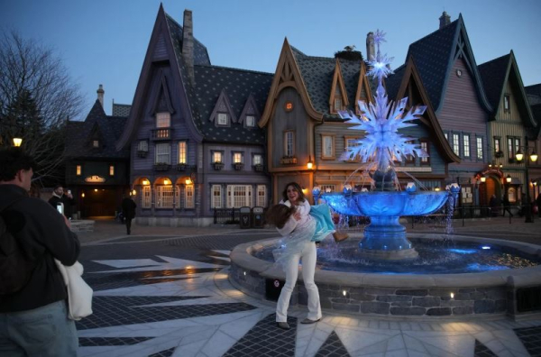 “Frozen”-оос сэдэвлэсэн шинэ парк нээгдлээ “Frozen”-оос сэдэвлэсэн шинэ парк нээгдлээ