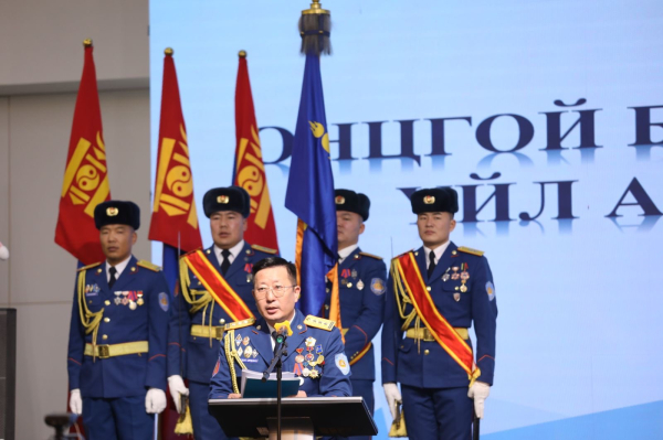 Д.Бат-Эрдэнэ: Гал сөнөөгчөөс эхэлж ажилласан учраас алба хаагчдынхаа ажлын жаргал, зовлонг гадарладаг нь давуу тал болдог