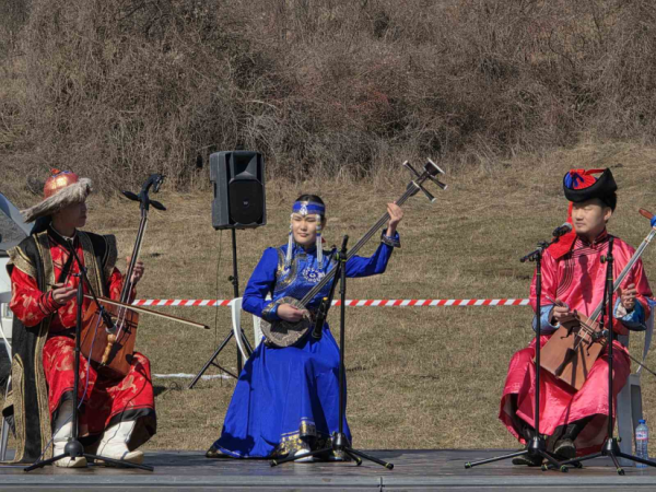Дэлхийн адууны өдрийг угтаж Болгарын уламжлалт баяр “Тодоровын өдөр”-т зориулсан хурдан морины уралдаан зохион байгуулав