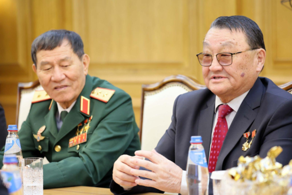 Ерөнхий сайд Г.Занданшатар Монгол, Вьетнам Улсын сансрын баатруудтай уулзав