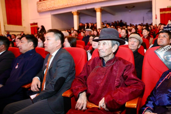 Ерөнхийлөгч У.Хүрэлсүх баруун бүсийн тулгуур төв Ховд аймгийн иргэдтэй уулзлаа