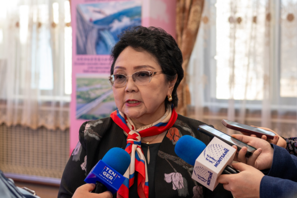 Хятадын Өвөрмонголын Улаанзагалмайн нийгэмлэгээс малчдад 200 мянган юанийн хандив өглөө
