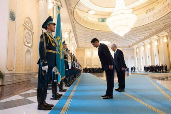 Ерөнхийлөгч У.Хүрэлсүхийг Казахстаны Ерөнхийлөгч К.Токаев албан ёсоор угтаж авлаа