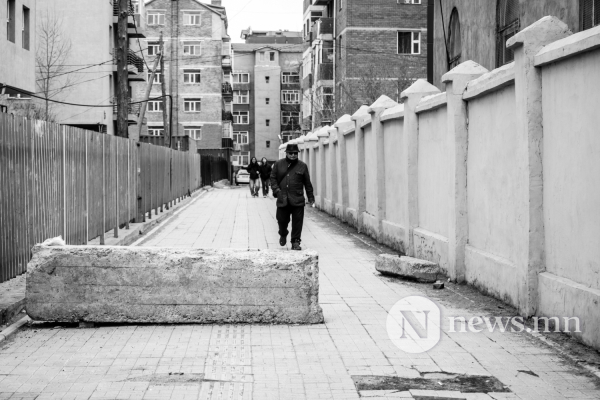 Фото : Алхах зам уу, саад бэрхшээл үү? Фото : Алхах зам уу, саад бэрхшээл үү?