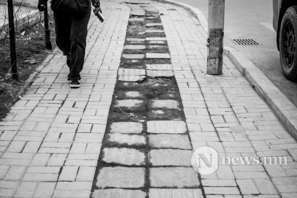 Фото : Алхах зам уу, саад бэрхшээл үү? Фото : Алхах зам уу, саад бэрхшээл үү?