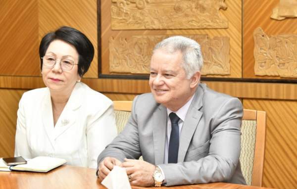 Монгол-Кубын парламентын бүлгийн дарга, дэд дарга нар Элчин сайд Эмилио Певида Пупотой уулзлаа