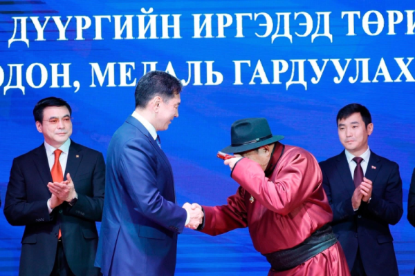 Монгол Улсын Ерөнхийлөгч У.Хүрэлсүх Налайх дүүргийн иргэдтэй уулзав