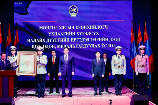 Монгол Улсын Ерөнхийлөгч У.Хүрэлсүх Налайх дүүргийн иргэдтэй уулзав