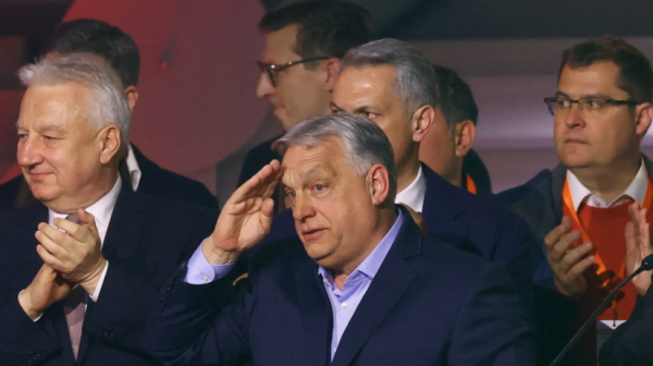 Унгарын сөрөг хүчнийхэн парламентын сонгуульд ялжээ