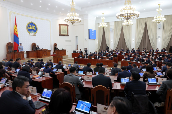 Засгийн газрын гишүүд томилогдож, УИХ-д тангараг өргөлөө