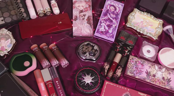 "C-beauty" гоо сайхны талбарт хүч түрэн орж ирлээ "C-beauty" гоо сайхны талбарт хүч түрэн орж ирлээ