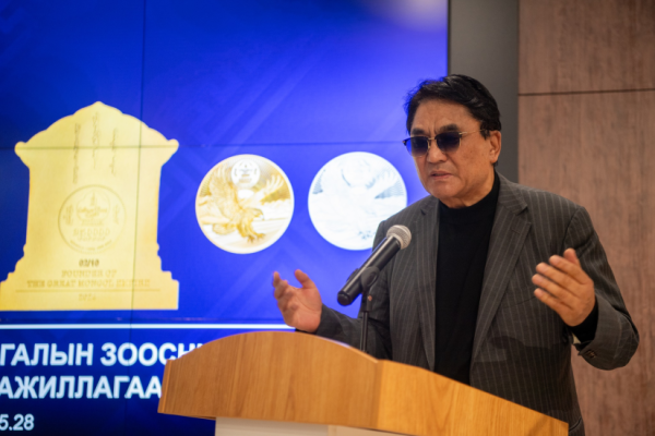 “Чингис хаан” дурсгалын зоос худалдаанд гарлаа