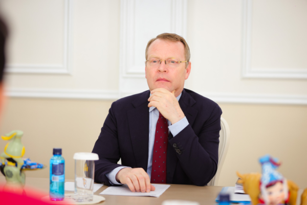 ЕАБХАБ-ын Үндэсний цөөнхийн асуудал эрхэлсэн Дээд комиссар Кристоф Кампыг хүлээн авч уулзав