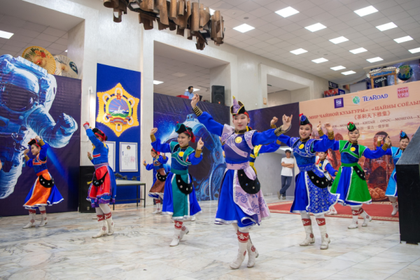 Гурван улсын цайны соёлын ертөнцөөр аялуулав