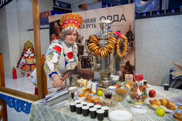 Гурван улсын цайны соёлын ертөнцөөр аялуулав