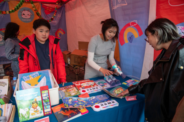 Магтаалтай, шүүмжтэй, хүүхдийг эрхэмлэсэн “Номын баяр”