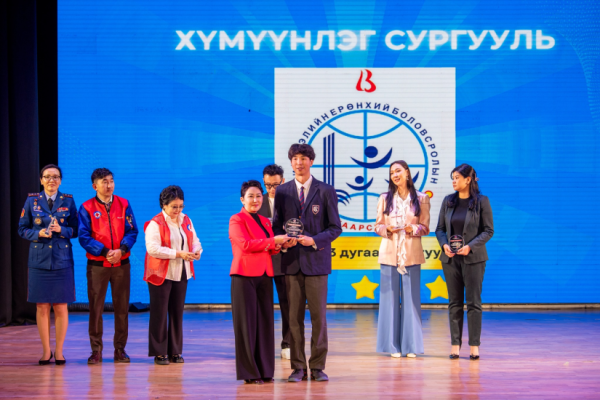 Монголын улаан загалмайн нийгэмлэгээс “Хүмүүнлэгийн хүчээ нэгтгэе” өдөрлөг зохион байгууллаа