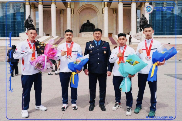 Олон улсын тэмцээнээс алт, мөнгө, хүрэл медалийг хүртлээ