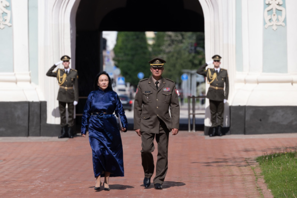 Украин Улсын Ерөнхийлөгч Володимир Зеленськийд Итгэмжлэх жуух бичгээ өргөн барив