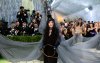 Улаан хивснээ амилсан уран зургууд Улаан хивснээ амилсан уран зургууд