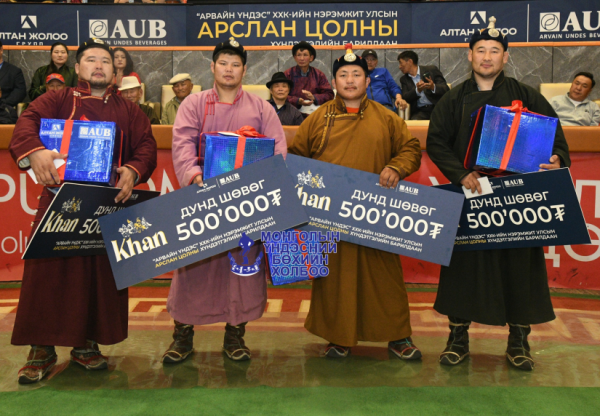 Улсын арслан Ц.Содномдорж 40 насандаа бөхийн өргөөний барилдаанд 19 дэхээ түрүүллээ