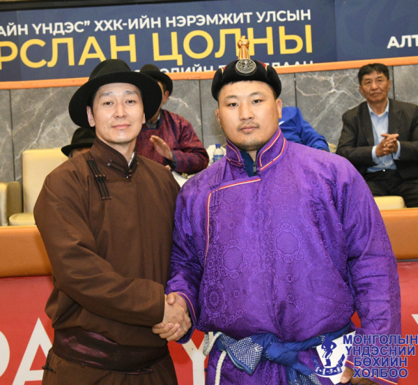 Улсын арслан Ц.Содномдорж 40 насандаа бөхийн өргөөний барилдаанд 19 дэхээ түрүүллээ