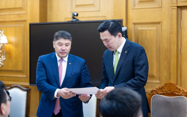 Улсын төсвийн төслийг боловсруулахад Үйлдвэрчний эвлэлийн санал, байр суурийг тусгаж ажиллахыг Засгийн газрын гишүүдэд үүрэг болгов
