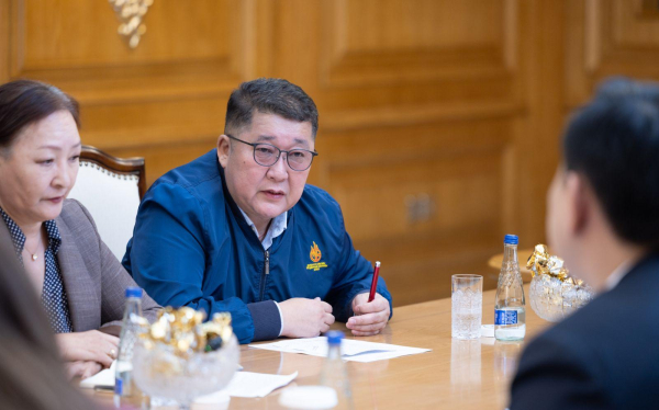Улсын төсвийн төслийг боловсруулахад Үйлдвэрчний эвлэлийн санал, байр суурийг тусгаж ажиллахыг Засгийн газрын гишүүдэд үүрэг болгов