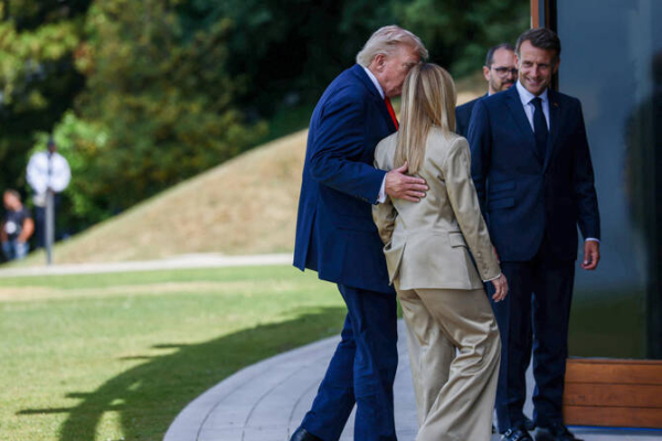 Мелони: Би ч, Итали улс ч Трампыг гуйхгүй Мелони: Би ч, Итали улс ч Трампыг гуйхгүй