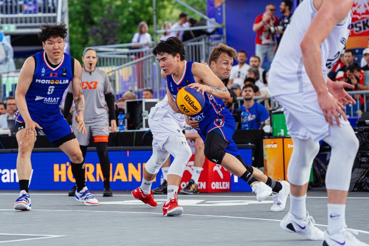 3x3: Чех гялалзаж, Монгол бүдчив 3x3: Чех гялалзаж, Монгол бүдчив