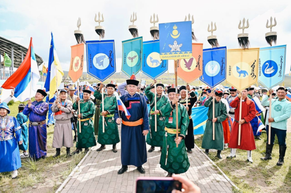 “Алтаргана” наадмын түрүү бөхийг автомашинаар байлна