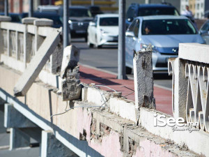 ФОТО: Энхтайваны гүүрэн дээрээс унасан автомашины жолоочоос 1.38 согтолтын зэрэг тогтоогдож, биеийн байдал хүнд байна