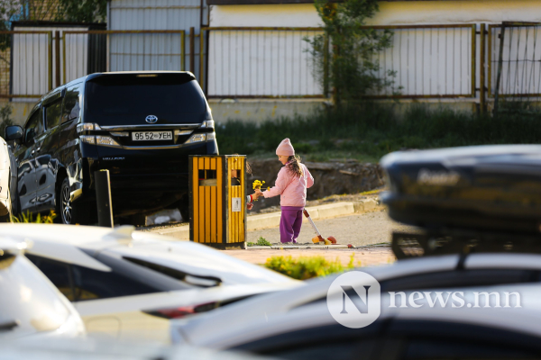 Фото сурвалжлага: Хүүхдүүдэд гоё зуслан биш аюулгүй тоглох газар хэрэгтэй байна Фото сурвалжлага: Хүүхдүүдэд гоё зуслан биш аюулгүй тоглох газар хэрэгтэй байна