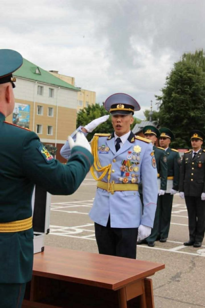 Монгол офицерууд сургуулиа нэр төртэй төгслөө