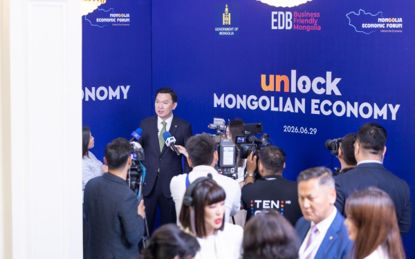 “UNLOCK THE MONGOLIAN ECONOMY” ХУРАЛДААНЫ ҮЕЭР 545 САЯ АМ.ДОЛЛАРЫН ХӨРӨНГӨ ОРУУЛАЛТЫН ГЭРЭЭ, САНАМЖ БИЧГҮҮДЭД ГАРЫН ҮСЭГ ЗУРАВ