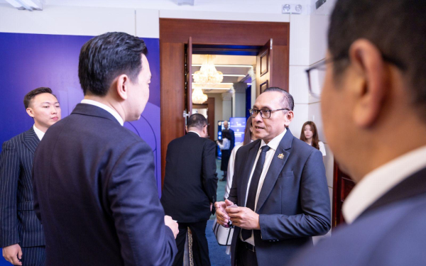 “UNLOCK THE MONGOLIAN ECONOMY” ХУРАЛДААНЫ ҮЕЭР 545 САЯ АМ.ДОЛЛАРЫН ХӨРӨНГӨ ОРУУЛАЛТЫН ГЭРЭЭ, САНАМЖ БИЧГҮҮДЭД ГАРЫН ҮСЭГ ЗУРАВ