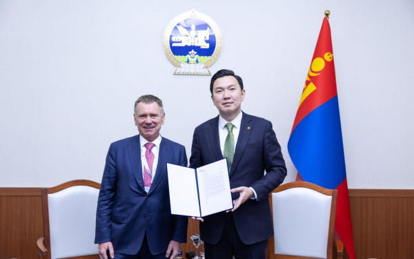 “UNLOCK THE MONGOLIAN ECONOMY” ХУРАЛДААНЫ ҮЕЭР 545 САЯ АМ.ДОЛЛАРЫН ХӨРӨНГӨ ОРУУЛАЛТЫН ГЭРЭЭ, САНАМЖ БИЧГҮҮДЭД ГАРЫН ҮСЭГ ЗУРАВ
