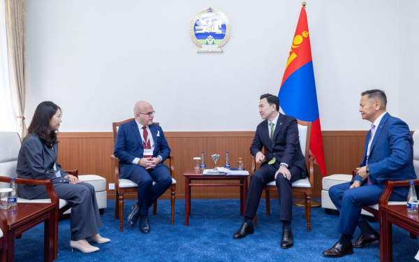 “UNLOCK THE MONGOLIAN ECONOMY” ХУРАЛДААНЫ ҮЕЭР 545 САЯ АМ.ДОЛЛАРЫН ХӨРӨНГӨ ОРУУЛАЛТЫН ГЭРЭЭ, САНАМЖ БИЧГҮҮДЭД ГАРЫН ҮСЭГ ЗУРАВ
