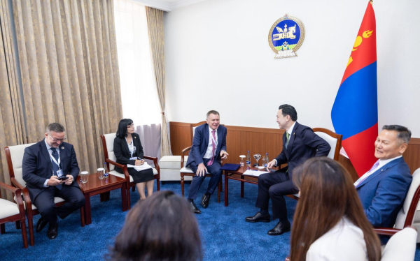 “UNLOCK THE MONGOLIAN ECONOMY” ХУРАЛДААНЫ ҮЕЭР 545 САЯ АМ.ДОЛЛАРЫН ХӨРӨНГӨ ОРУУЛАЛТЫН ГЭРЭЭ, САНАМЖ БИЧГҮҮДЭД ГАРЫН ҮСЭГ ЗУРАВ