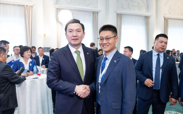 “UNLOCK THE MONGOLIAN ECONOMY” ХУРАЛДААНЫ ҮЕЭР 545 САЯ АМ.ДОЛЛАРЫН ХӨРӨНГӨ ОРУУЛАЛТЫН ГЭРЭЭ, САНАМЖ БИЧГҮҮДЭД ГАРЫН ҮСЭГ ЗУРАВ