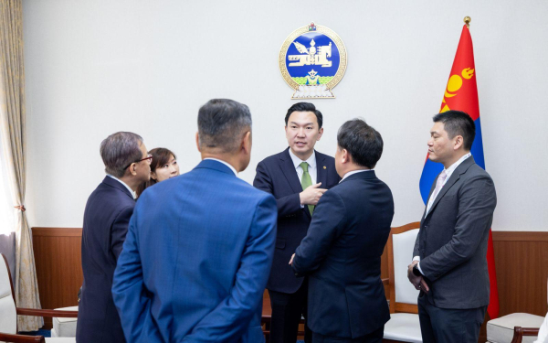“UNLOCK THE MONGOLIAN ECONOMY” ХУРАЛДААНЫ ҮЕЭР 545 САЯ АМ.ДОЛЛАРЫН ХӨРӨНГӨ ОРУУЛАЛТЫН ГЭРЭЭ, САНАМЖ БИЧГҮҮДЭД ГАРЫН ҮСЭГ ЗУРАВ