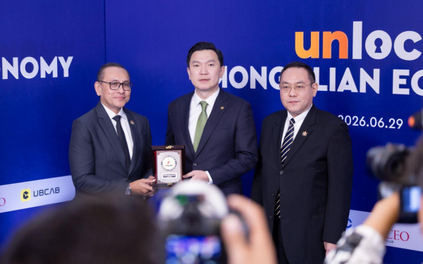 “UNLOCK THE MONGOLIAN ECONOMY” ХУРАЛДААНЫ ҮЕЭР 545 САЯ АМ.ДОЛЛАРЫН ХӨРӨНГӨ ОРУУЛАЛТЫН ГЭРЭЭ, САНАМЖ БИЧГҮҮДЭД ГАРЫН ҮСЭГ ЗУРАВ