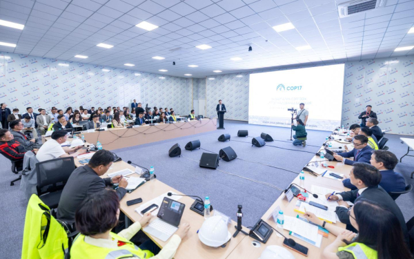 COP17 хурлын үеэрх замын хөдөлгөөн, нийтийн тээврийн зохицуулалт, сургууль, цэцэрлэг, зах, худалдааны төвийн ажиллах хуваарийг гаргаж, иргэдэд мэдээлэхийг үүрэг болголоо