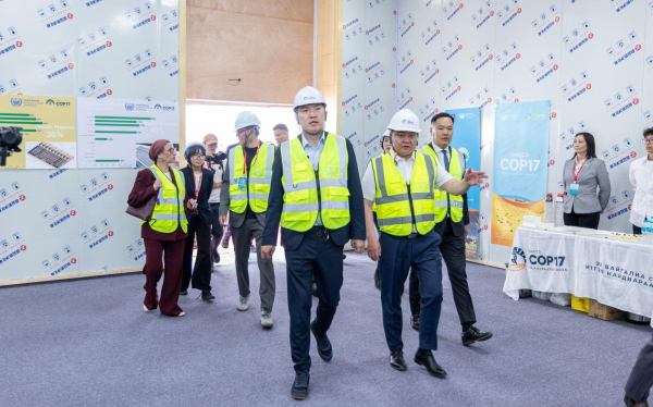 COP17 хурлын үеэрх замын хөдөлгөөн, нийтийн тээврийн зохицуулалт, сургууль, цэцэрлэг, зах, худалдааны төвийн ажиллах хуваарийг гаргаж, иргэдэд мэдээлэхийг үүрэг болголоо