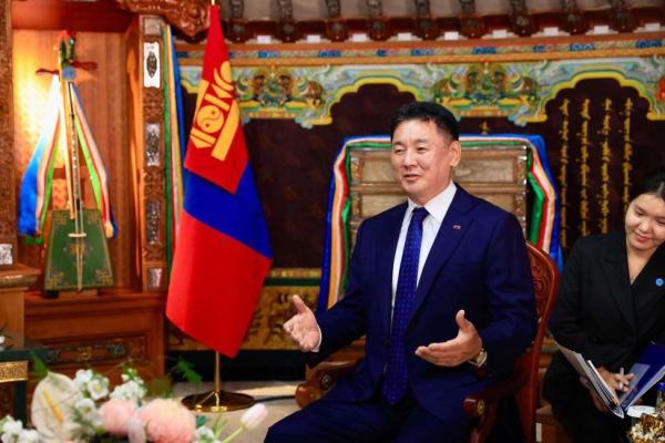 Ерөнхийлөгч У.Хүрэлсүх, И Жэ Мён нар албан ёсны уулзалт хийлээ
