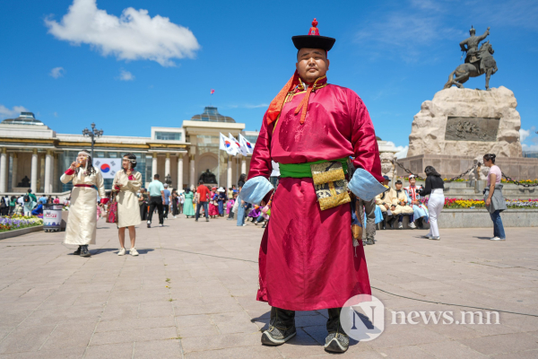 Фото сурвалжлага: Дэлхийд гайхагдах үндэсний хувцас Фото сурвалжлага: Дэлхийд гайхагдах үндэсний хувцас