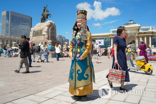 Фото сурвалжлага: Дэлхийд гайхагдах үндэсний хувцас Фото сурвалжлага: Дэлхийд гайхагдах үндэсний хувцас