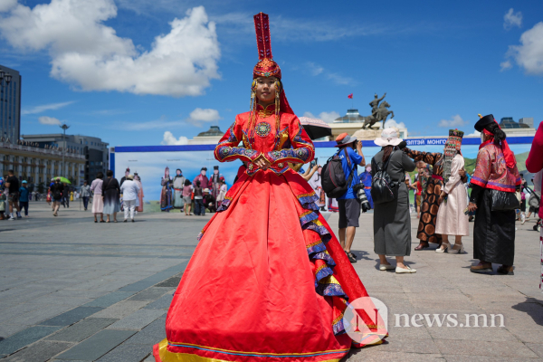 Фото сурвалжлага: Дэлхийд гайхагдах үндэсний хувцас Фото сурвалжлага: Дэлхийд гайхагдах үндэсний хувцас