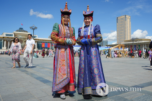 Фото сурвалжлага: Дэлхийд гайхагдах үндэсний хувцас Фото сурвалжлага: Дэлхийд гайхагдах үндэсний хувцас