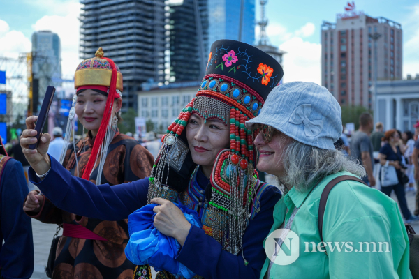 Фото сурвалжлага: Дэлхийд гайхагдах үндэсний хувцас Фото сурвалжлага: Дэлхийд гайхагдах үндэсний хувцас